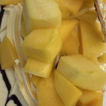 85°C Bakery Cafe-Simi Valley - Mango cake - you can see that some are not even ripe - Coffee & Tea Near Me - Simi Valley, California