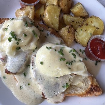 Red House Cafe - Dungeness Crab Cakes - Breakfast & Brunch Near Me - Pacific Grove, California Red House Cafe - Dungeness Crab Cakes - Breakfast & Brunch Near Me - Pacific Grove, California