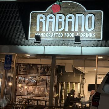 Rabano - NEVER have I seen it empty --pouring out all day - Juice Bars & Smoothies Near Me - Hermosa Beach, California