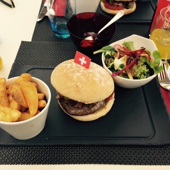 Restaurant Le Lacustre - The Swiss burger - Hotels & Travel Near Me - Lausanne, VD