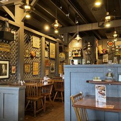 Cracker Barrel Old Country Store - Decor