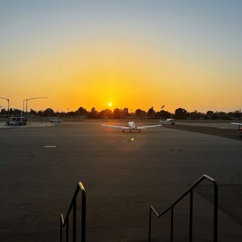 Sunset Flights - Walking it to the airplane - Aerial Tours Near Me - El Monte, California Sunset Flights - Walking it to the airplane - Aerial Tours Near Me - El Monte, California