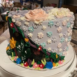 Frostings Bakery - Birthday Cake