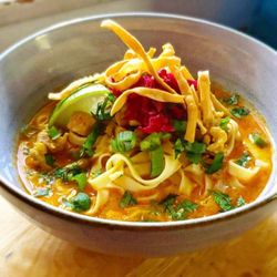 Yim Curry - Delicious and slightly spicy khao soi