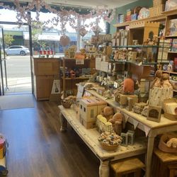 The Wee Loft - Beautiful seasonal decorations. The floor arranges quite frequently