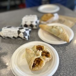 Minglewood Bake Shop - Chili Mac parcel
