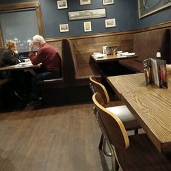 Wood-n-Tap - Dining toom area near main entrance
