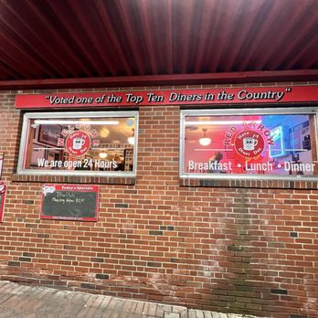 Red Arrow Diner - The main entrance - Diners Near Me - Manchester, New Hampshire