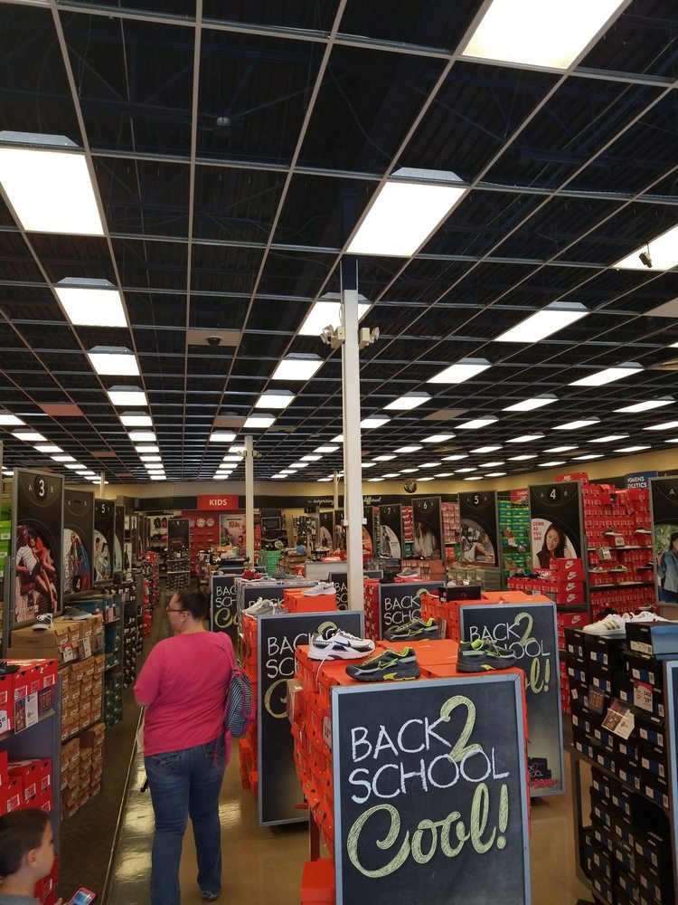 SHOE CARNIVAL 3882 Market Center Dr, Tupelo, Mississippi Shoe