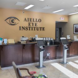 Aiello Eye Institute - Aiello 28th front entrance.