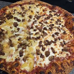 Large pizza all sausage half pineapple 5/5 Large pizza all sausage half pineapple 5/5