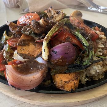 Dos Coyotes Border Cafe - Veggie fajita plate.  Perfectly al dente!  Comes with side plate of beans and guacamole. - Mexican Near Me - Elk Grove, California