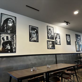 Smoked Tomato Pie - Tasteful photos of famous people on the walls - Pizza Near Me - Yreka, California