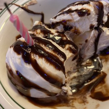 Flanigan's - Pinecrest - complimentary hot fudge sundae - American Near Me - Miami, Florida