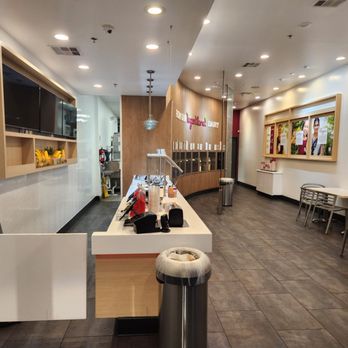 Yogurtland - Inside - Ice Cream & Frozen Yogurt Near Me - Menifee, California