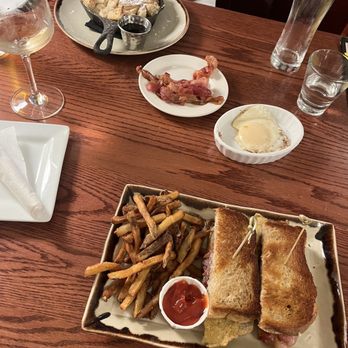 Bierhaul - French toast, fried green tomato BLT - Pizza Near Me - Thornton, Pennsylvania