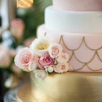 Julep Bloom Design - Floral detail on wedding cake - Floral Designers Near Me