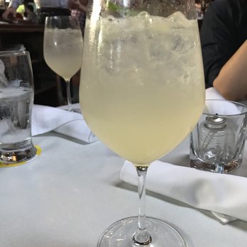 Moxies Victoria Restaurant - Pineapple lemon club soda - Canadian (New) Near Me - Victoria, British Columbia