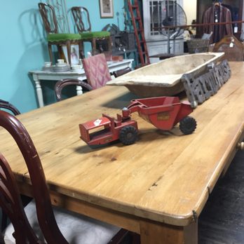Class and Trash At Scott’s Addition - Gigantic table - Thrift Stores Near Me - Richmond, Virginia Class and Trash At Scott’s Addition - Gigantic table - Thrift Stores Near Me - Richmond, Virginia