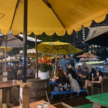 Island Party Hut - people sitting under umbrellas - Hawaiian Near Me - Chicago, Illinois Island Party Hut - people sitting under umbrellas - Hawaiian Near Me - Chicago, Illinois