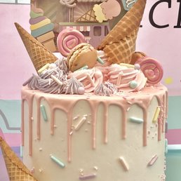 Funfetti drip cake ice cream themed Funfetti drip cake ice cream themed