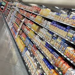 WinCo Foods - Every aisle looks like this! So tidy!!