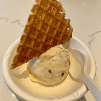 Jeni's Splendid Ice Creams - Brown Butter Almond Brittle ice cream, single scoop - Ice Cream & Frozen Yogurt Near Me - Durham, North Carolina Jeni's Splendid Ice Creams - Brown Butter Almond Brittle ice cream, single scoop - Ice Cream & Frozen Yogurt Near Me - Durham, North Carolina