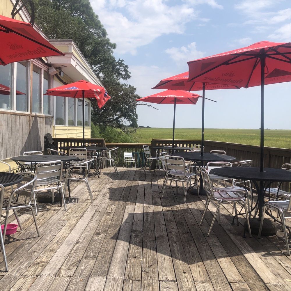 Johnson Creek Tavern - Side patio - Seafood Near Me - Harbor Island, South Carolina Johnson Creek Tavern - Side patio - Seafood Near Me - Harbor Island, South Carolina