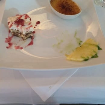 Rossini - zweierlei Dessert: Erdbeertiramisu und Creme Brulee - Bars Near Me - Wiesbaden, HE