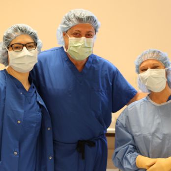 Makris Vision Group - Dr. Makris with surgical staff - Ophthalmologists Near Me - Muncie, Indiana