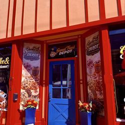 Sweet Treat Depot - Entire street filled with people during the Fall Festival and not a soul coming anywhere near this place