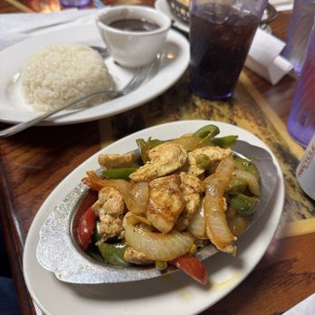 Puerto Sagua Restaurant - Chicken - Cuban Near Me - Miami Beach, Florida
