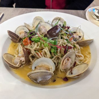 Da Vinci Bistro - Spaghetti alle Vongole - Italian Near Me - Sudbury, Massachusetts Da Vinci Bistro - Spaghetti alle Vongole - Italian Near Me - Sudbury, Massachusetts