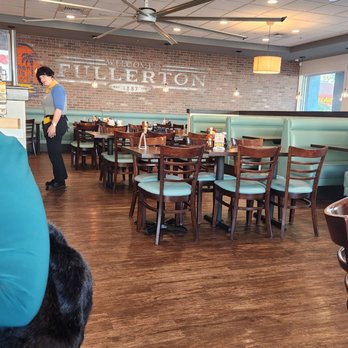 Broken Yolk Cafe - Fullerton Broken Yolk Dining area - Breakfast & Brunch Near Me - Fullerton, California