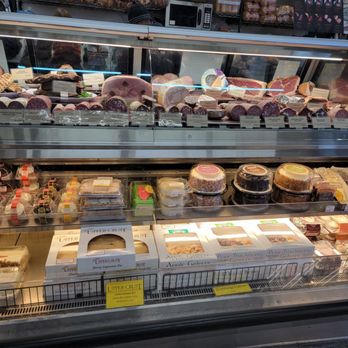 Sunshine Foods - a display case with a variety of foods - Grocery Near Me - Saint Helena, California
