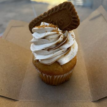 Lady Di's Cookies - Cookie butter cupcake - Desserts Near Me - Valencia, California Lady Di's Cookies - Cookie butter cupcake - Desserts Near Me - Valencia, California