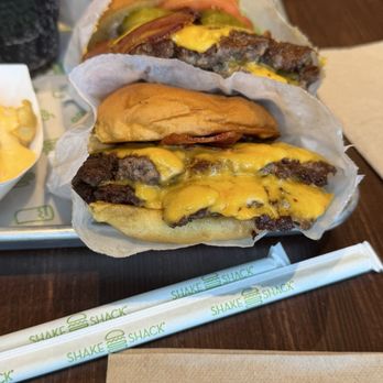 Shake Shack Mall in Columbia - Fast Food Near Me - Columbia, Maryland Shake Shack Mall in Columbia - Fast Food Near Me - Columbia, Maryland