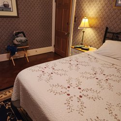 Red Lion - Love the Victorian touches in our room
