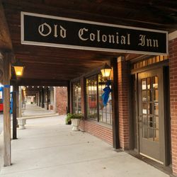 Old Colonial Inn - Old Colonial Inn entrance