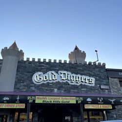 Gold Diggers - Outside