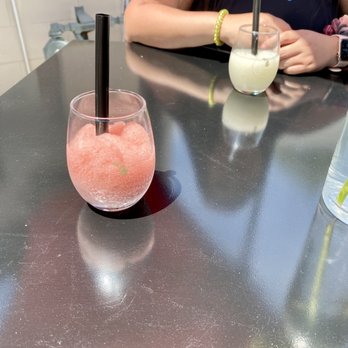 Up North Wine Tasting Room - Frozé and frozen gin lemonade - Wine Bars Near Me - Geneva, Illinois