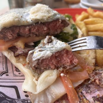 Bilbao Berria - Raw uncooked cheeseburger gross - Spanish Near Me - Barcelona, B