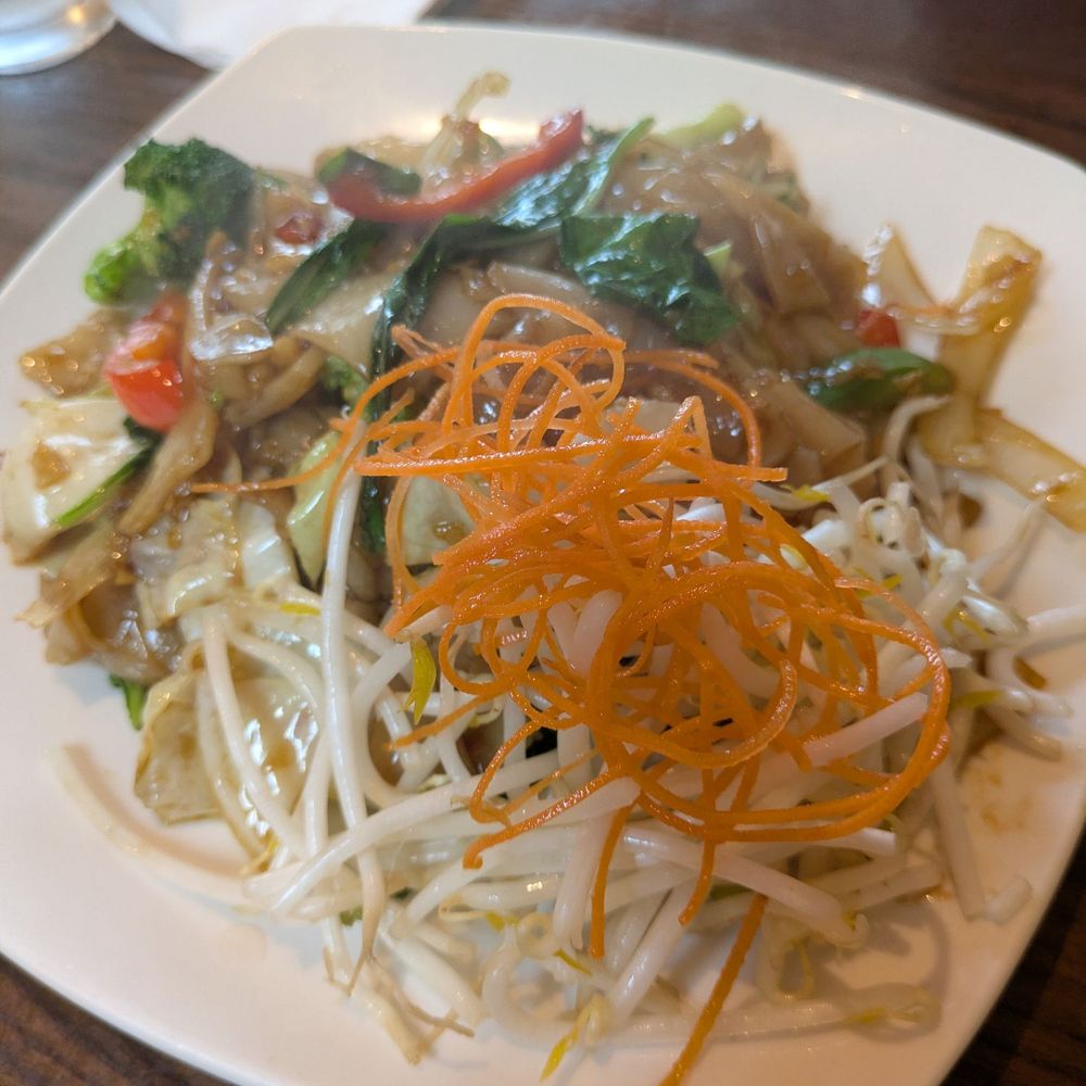 N-3. Pad Kee Mow N-3. Pad Kee Mow