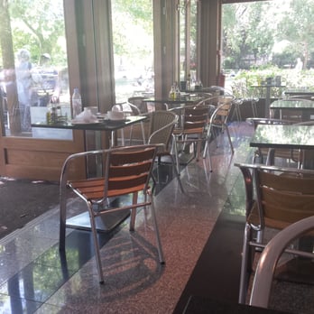 Russell Square Cafe - Coffee & Tea Near Me - London, XGL