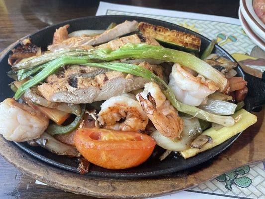 Los Reyes Bar & Grill by null