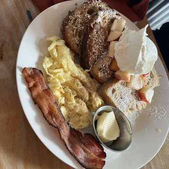 Americana - French toast breakfast - American Near Me - Santa Rosa, California