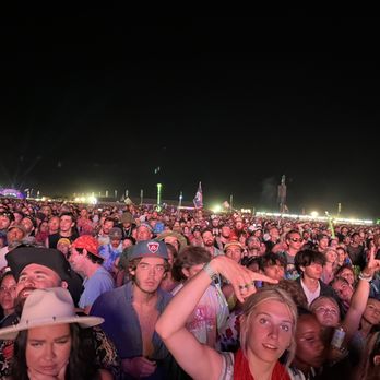 Bonnaroo Festival - Stevie Nicks Bonnaroo crowd - Festivals Near Me - Manchester, Tennessee