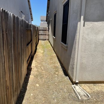 Bernal's Landscaping & Maintenance - 5/7/2022: Bernal's Landscaping & Maintenance performed serious weed abatement! - Landscaping Near Me Bernal's Landscaping & Maintenance - 5/7/2022: Bernal's Landscaping & Maintenance performed serious weed abatement! - Landscaping Near Me