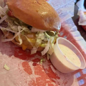 Beth's Burger Bar - Burgers Near Me - Orlando, Florida