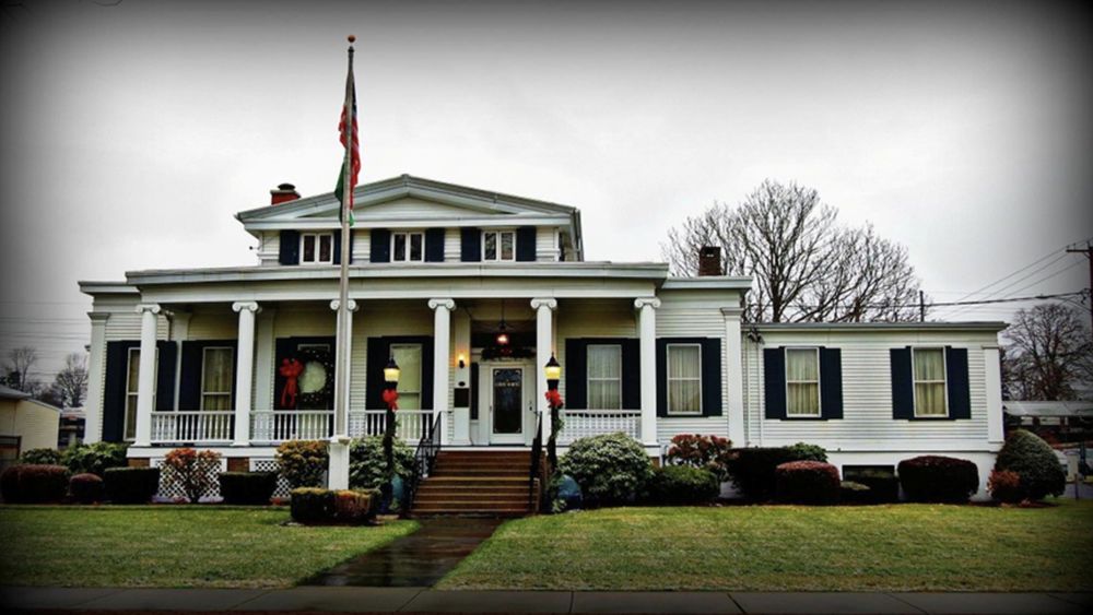 CODY-WHITE FUNERAL HOME - Updated June 2026 - 32 Photos - 107 Broad St